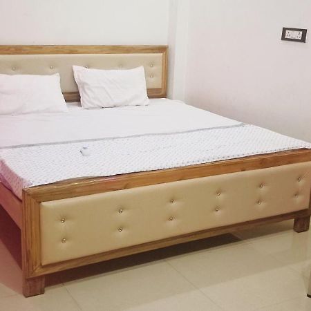 Maa Savitri Gest House Hotel Ayodhya Exterior photo